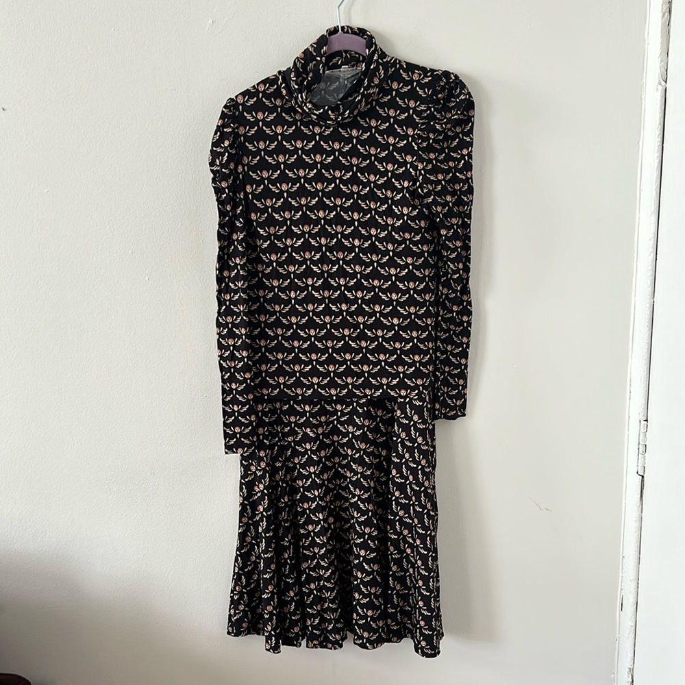 Kristinit 2-piece Angel Pattern Turtle Neck top and midi skirt Set Size Medium